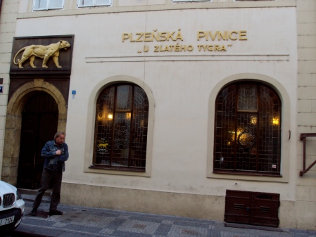 El Tigre de Oro, Praga